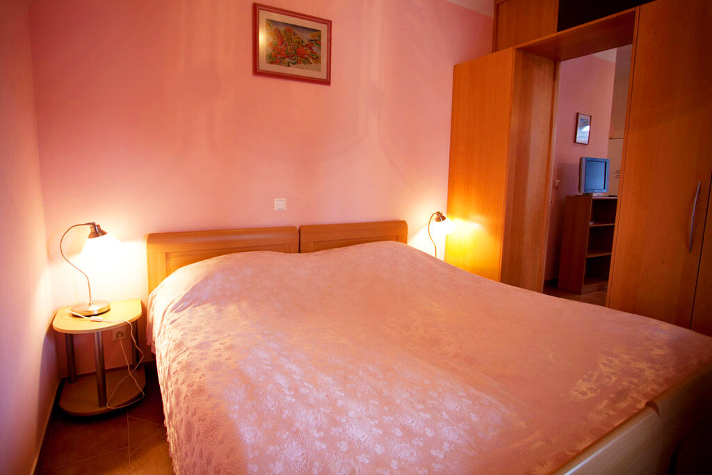Apartma 7 — 2