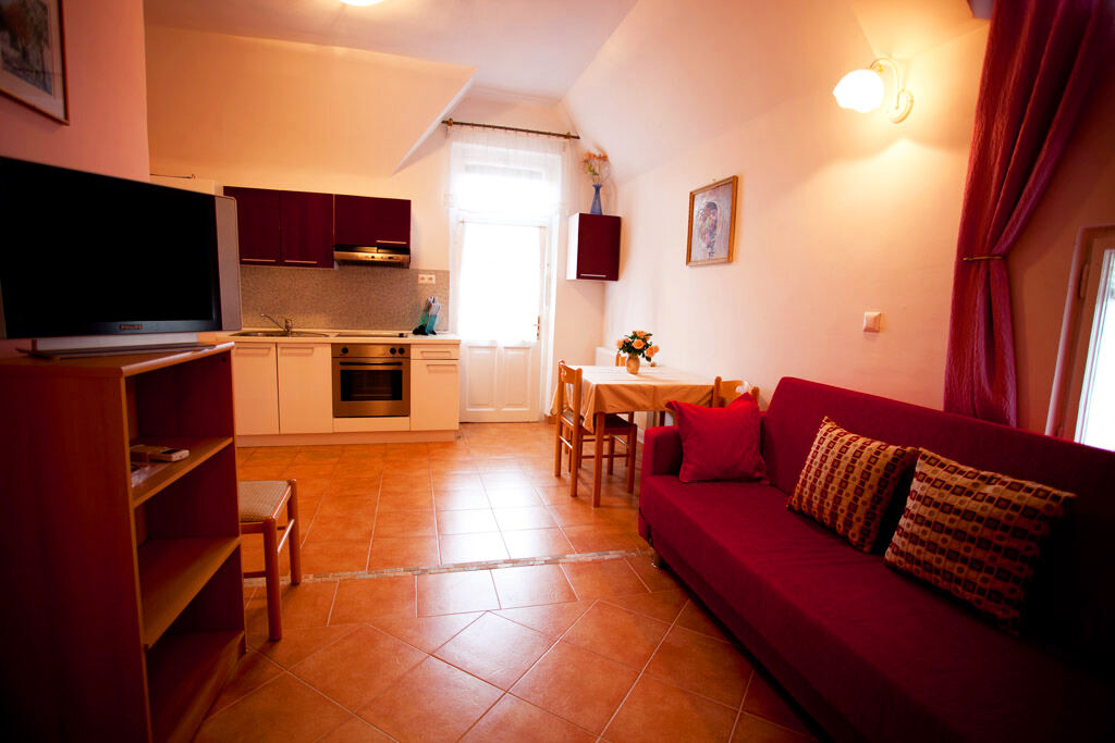 Apartma 7 — 3