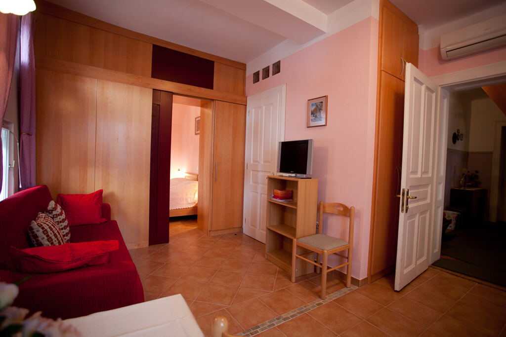Apartma 7 — 4